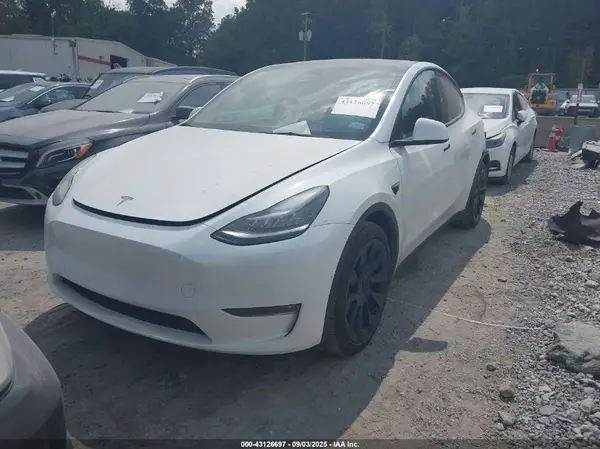 7SAYGDEE2NF313864 2022 TESLA MODEL Y - Image 2