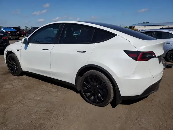 7SAYGDEE2NF313928 2022 TESLA MODEL Y - Image 2