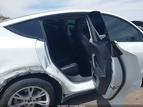 7SAYGDEE2NF317171 2022 TESLA MODEL Y - Image 8