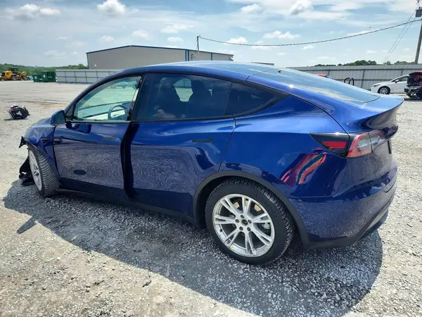 7SAYGDEE2NF320796 2022 TESLA MODEL Y - Image 2
