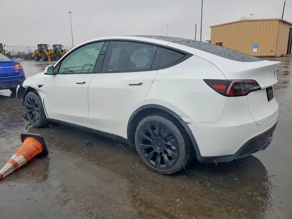7SAYGDEE2NF321995 2022 TESLA MODEL Y - Image 2