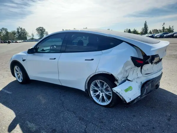 7SAYGDEE2NF323309 2022 TESLA MODEL Y - Image 2