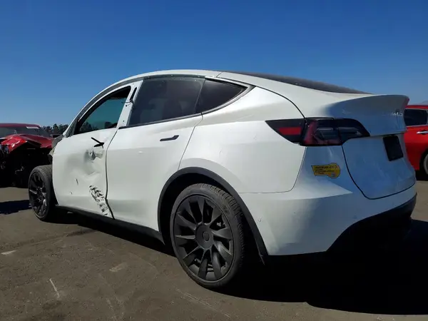 7SAYGDEE2NF328428 2022 TESLA MODEL Y - Image 2
