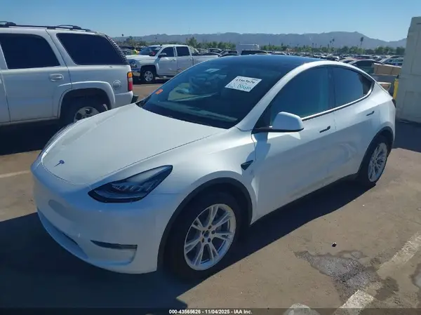 7SAYGDEE2NF329644 2022 TESLA MODEL Y - Image 2