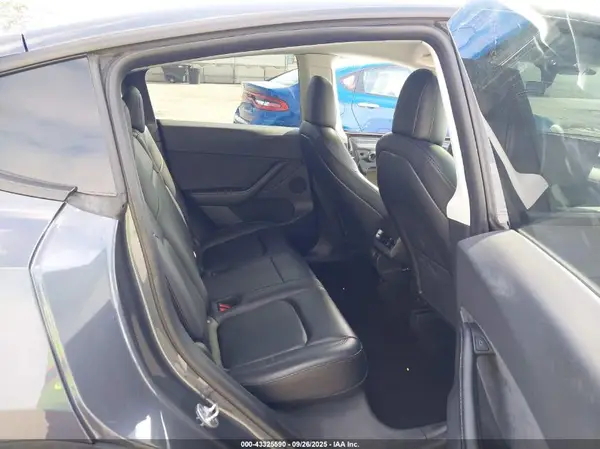 7SAYGDEE2NF335878 2022 TESLA MODEL Y - Image 8