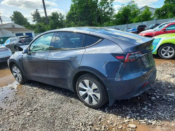 7SAYGDEE2NF338098 2022 TESLA MODEL Y - Image 2