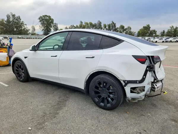 7SAYGDEE2NF342670 2022 TESLA MODEL Y - Image 2