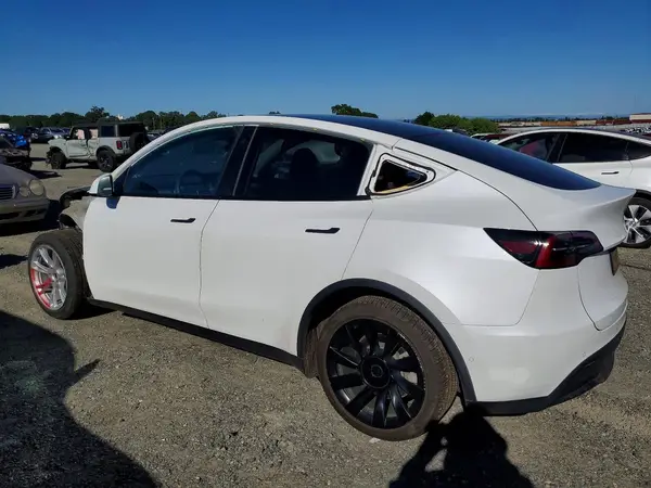 7SAYGDEE2NF347139 2022 TESLA MODEL Y - Image 2