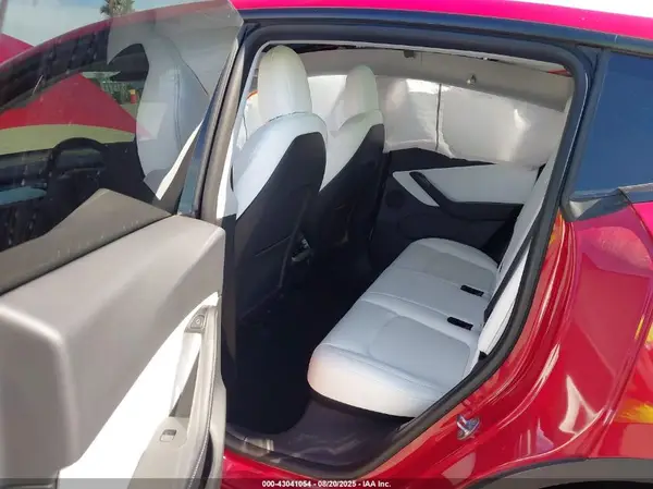 7SAYGDEE2NF352440 2022 TESLA MODEL Y - Image 8
