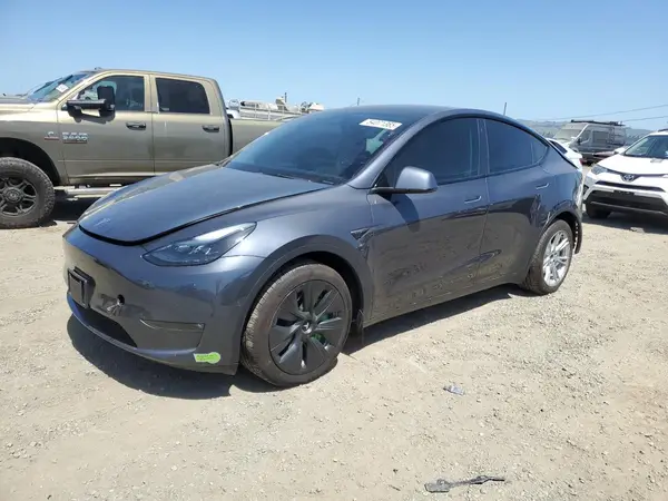 7SAYGDEE2NF354057 2022 TESLA MODEL Y - Image 1