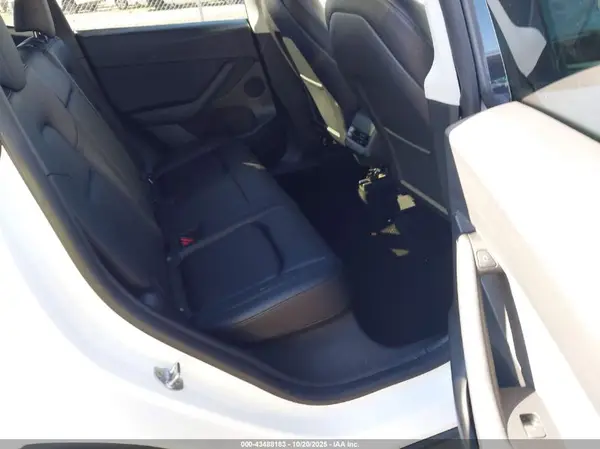 7SAYGDEE2NF356097 2022 TESLA MODEL Y - Image 8