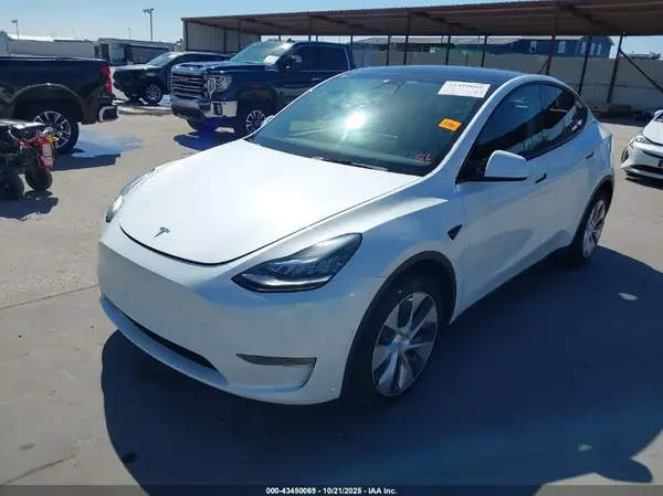 7SAYGDEE2NF356956 2022 TESLA MODEL Y - Image 2