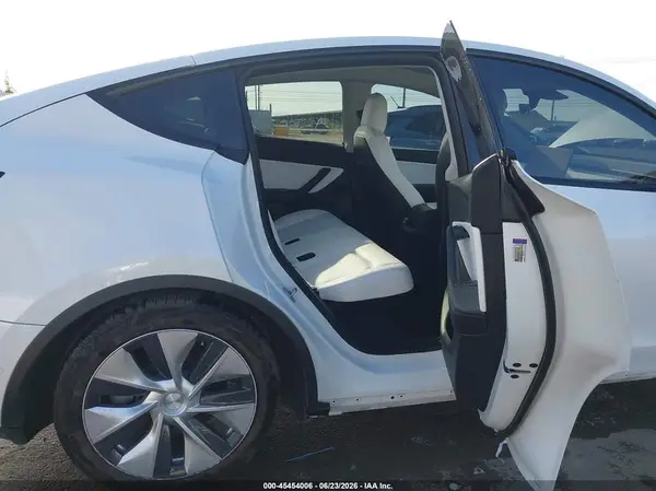 7SAYGDEE2NF359260 2022 TESLA MODEL Y - Image 8