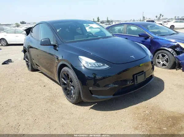 7SAYGDEE2NF359405 2022 TESLA MODEL Y - Image 1