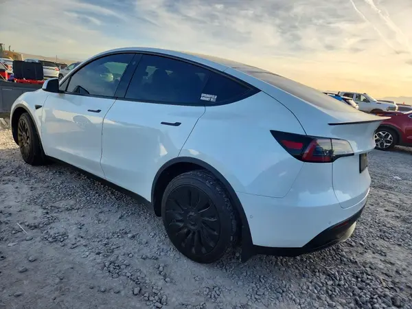 7SAYGDEE2NF361123 2022 TESLA MODEL Y - Image 2
