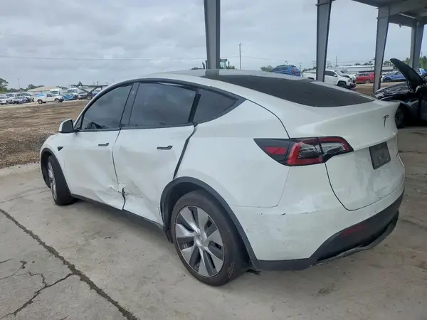 7SAYGDEE2NF363776 2022 TESLA MODEL Y - Image 2