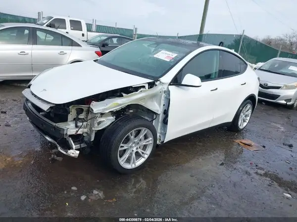7SAYGDEE2NF367505 2022 TESLA MODEL Y - Image 2