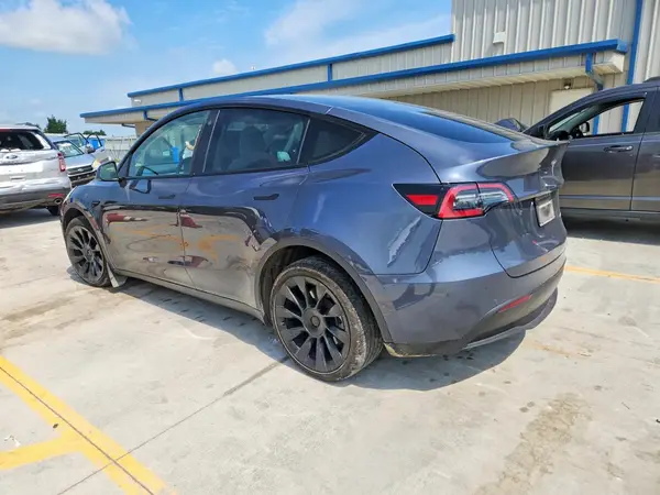 7SAYGDEE2NF368234 2022 TESLA MODEL Y - Image 2