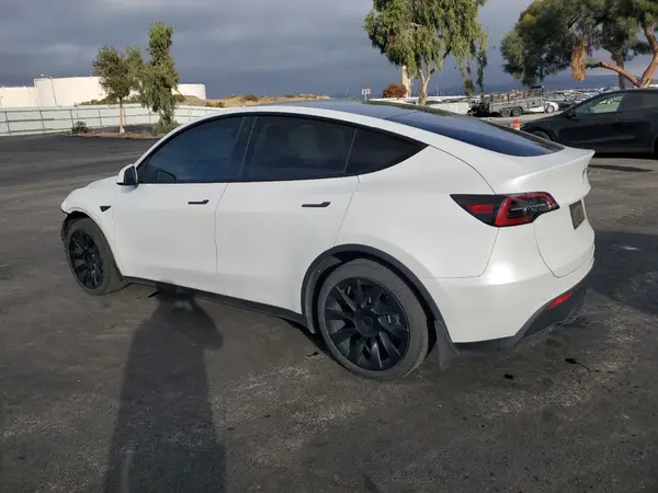 7SAYGDEE2NF370193 2022 TESLA MODEL Y - Image 2