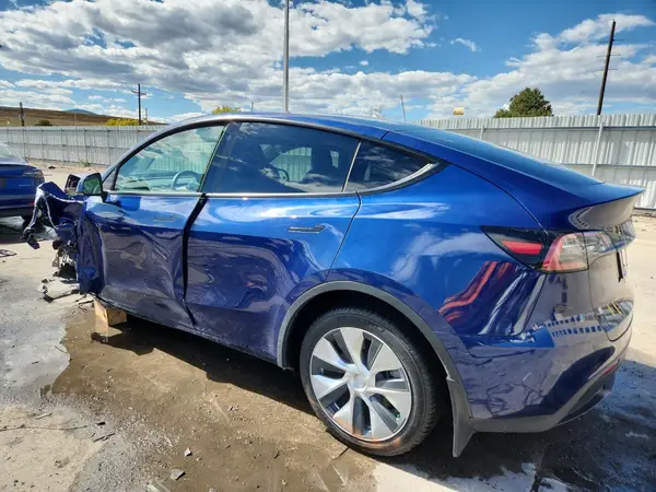 7SAYGDEE2NF371277 2022 TESLA MODEL Y - Image 2