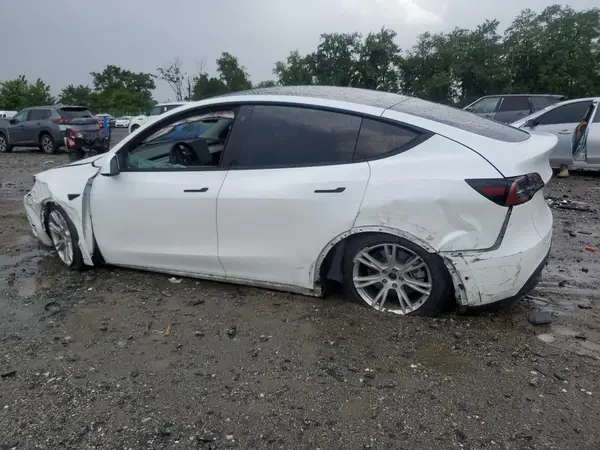 7SAYGDEE2NF379959 2022 TESLA MODEL Y - Image 2