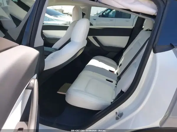 7SAYGDEE2NF382991 2022 TESLA MODEL Y - Image 8