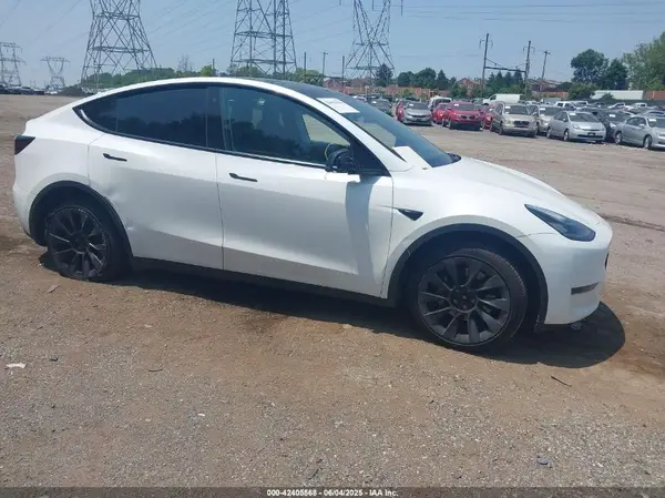 7SAYGDEE2NF385597 2022 TESLA MODEL Y - Image 1