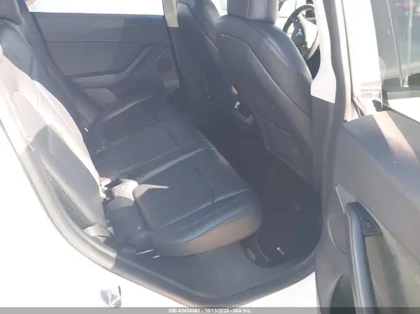 7SAYGDEE2NF385647 2022 TESLA MODEL Y - Image 8