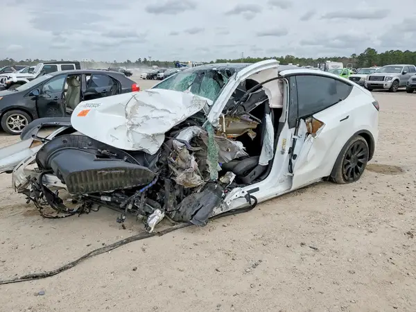 7SAYGDEE2NF386135 2022 TESLA MODEL Y - Image 1