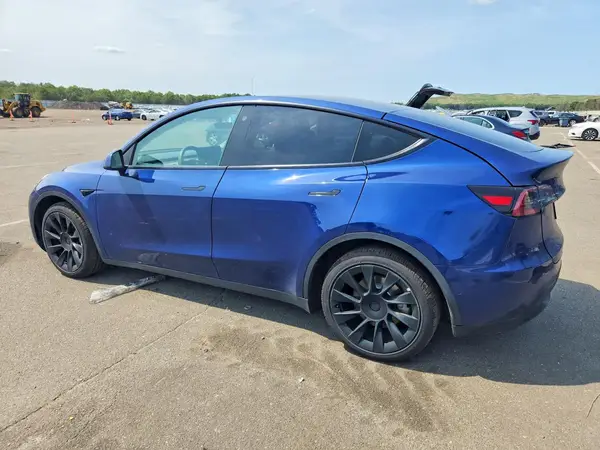 7SAYGDEE2NF386250 2022 TESLA MODEL Y - Image 2