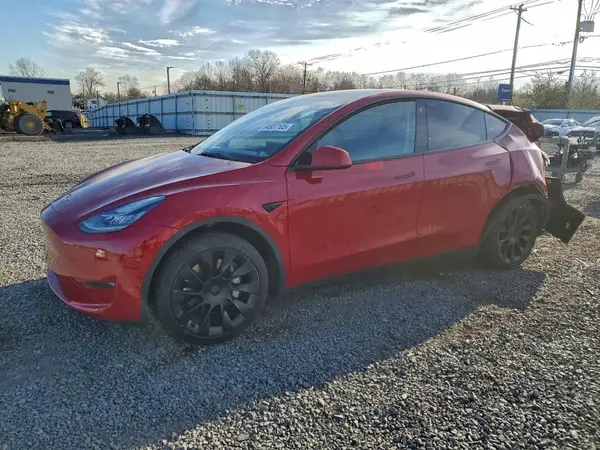 7SAYGDEE2NF386586 2022 TESLA MODEL Y - Image 1