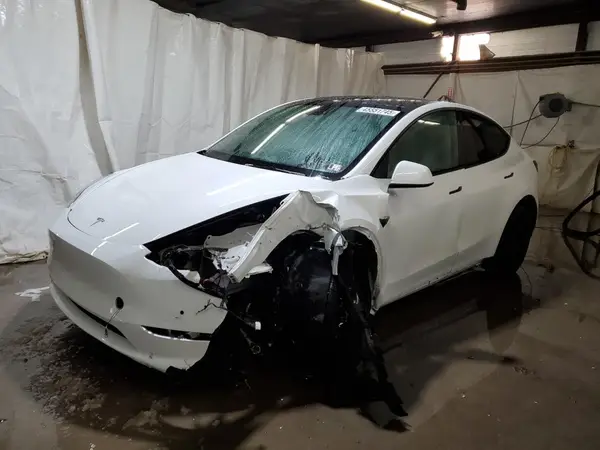 7SAYGDEE2NF387026 2022 TESLA MODEL Y - Image 1