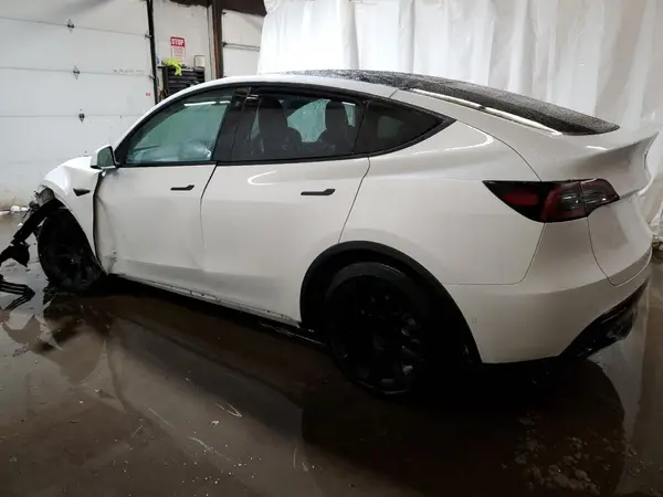 7SAYGDEE2NF387026 2022 TESLA MODEL Y - Image 2