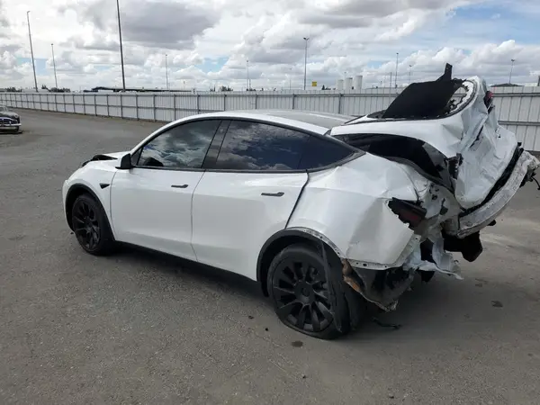 7SAYGDEE2NF391206 2022 TESLA MODEL Y - Image 2