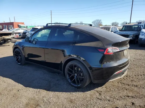 7SAYGDEE2NF391349 2022 TESLA MODEL Y - Image 2