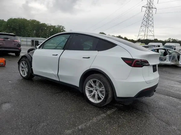 7SAYGDEE2NF393456 2022 TESLA MODEL Y - Image 2