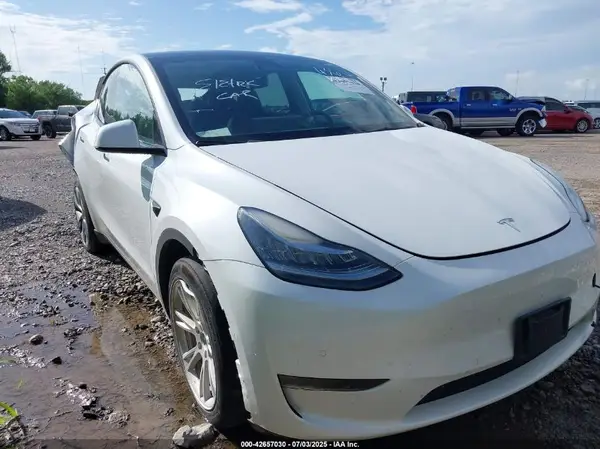 7SAYGDEE2NF394364 2022 TESLA MODEL Y - Image 1