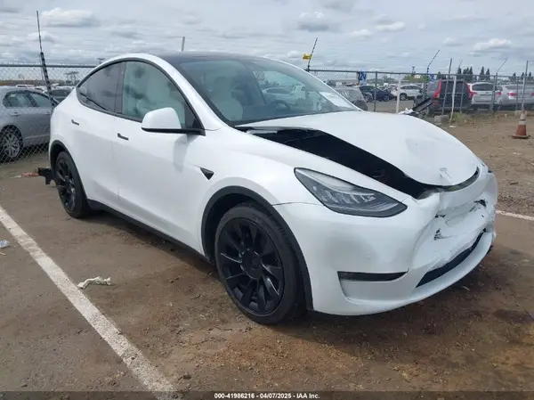 7SAYGDEE2NF403354 2022 TESLA MODEL Y - Image 1