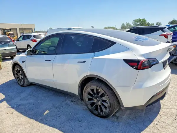7SAYGDEE2NF413284 2022 TESLA MODEL Y - Image 2