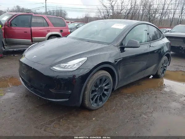 7SAYGDEE2NF414094 2022 TESLA MODEL Y - Image 2