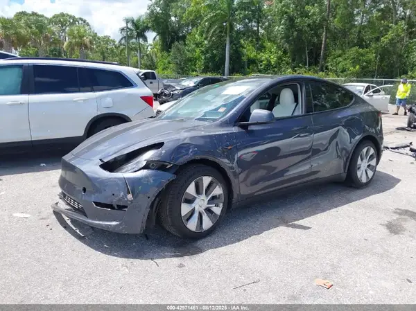 7SAYGDEE2NF418596 2022 TESLA MODEL Y - Image 2