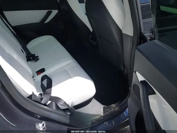 7SAYGDEE2NF418596 2022 TESLA MODEL Y - Image 8