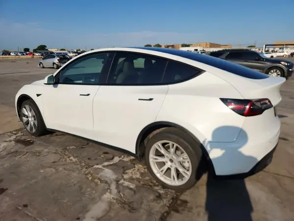 7SAYGDEE2NF419618 2022 TESLA MODEL Y - Image 2