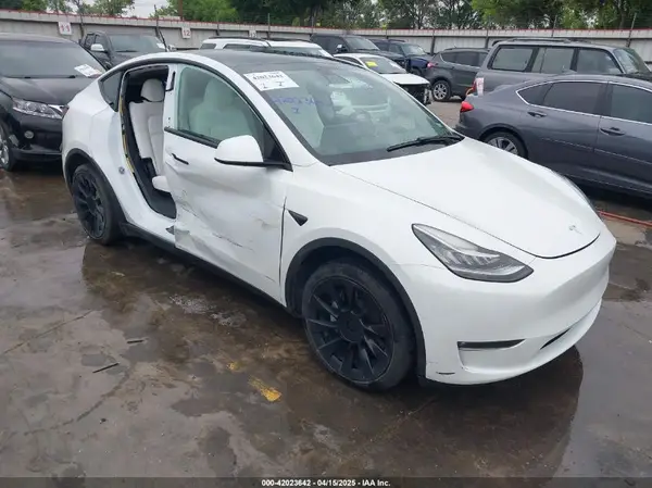 7SAYGDEE2NF420882 2022 TESLA MODEL Y - Image 1
