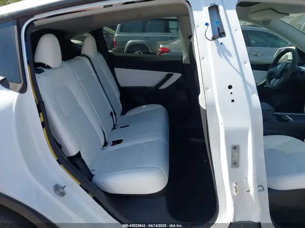 7SAYGDEE2NF420882 2022 TESLA MODEL Y - Image 8
