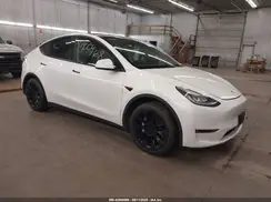 7SAYGDEE2NF421014 2022 TESLA MODEL Y