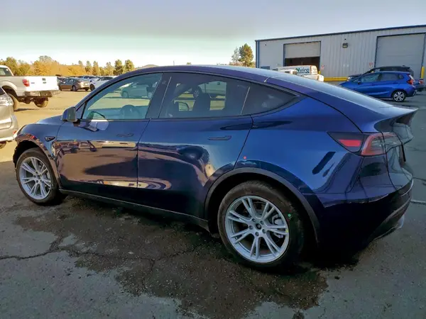7SAYGDEE2NF421899 2022 TESLA MODEL Y - Image 2