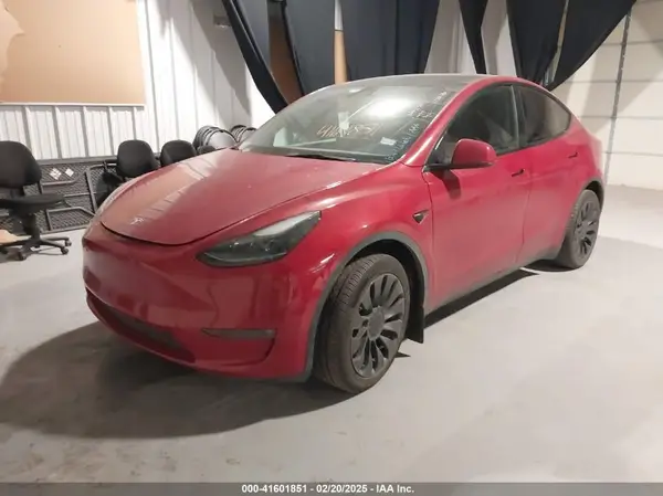 7SAYGDEE2NF422180 2022 TESLA MODEL Y - Image 2