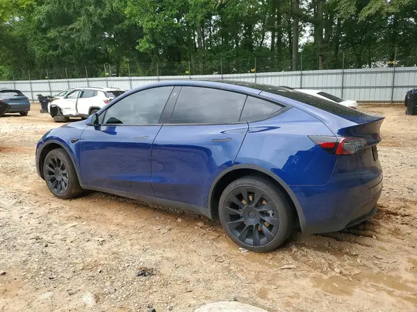 7SAYGDEE2NF423801 2022 TESLA MODEL Y - Image 2