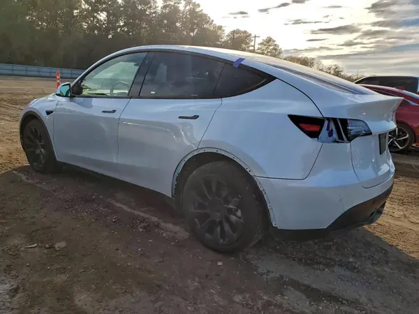 7SAYGDEE2NF425919 2022 TESLA MODEL Y - Image 2